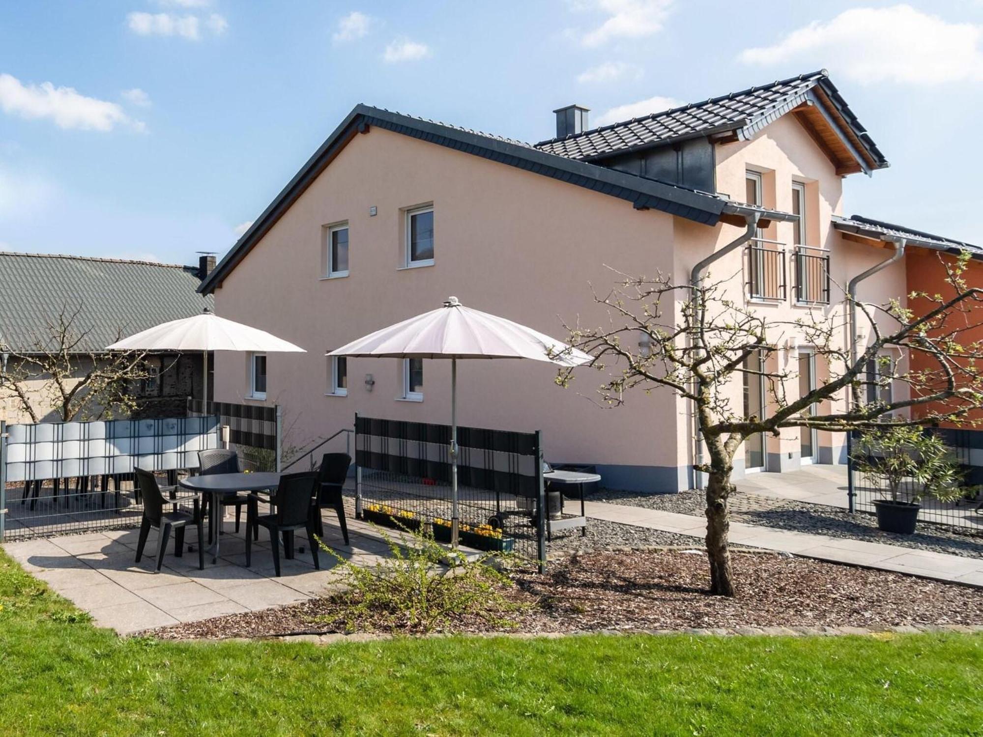 Lovely Modern Apartment With Private Terrace Ellscheid Luaran gambar